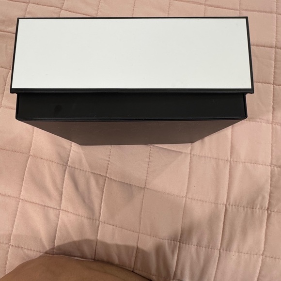 Gift Box with Ribbon - Picture 5 of 10